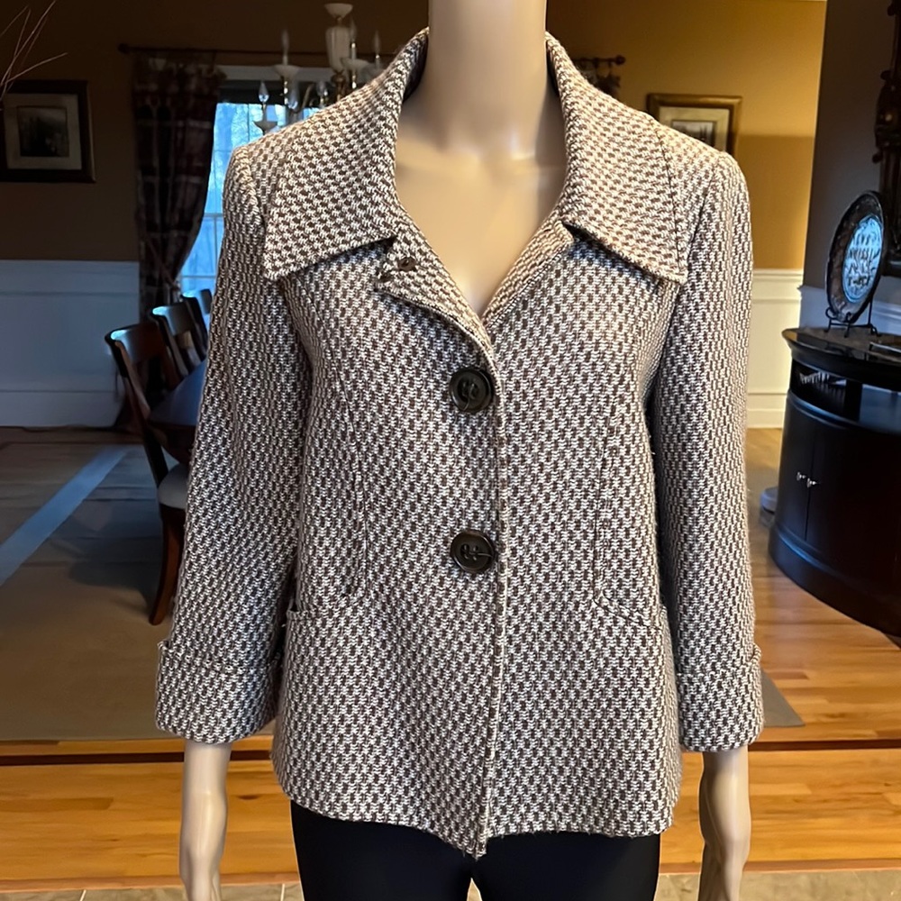 TAHARI Wool Jacket. Size 8